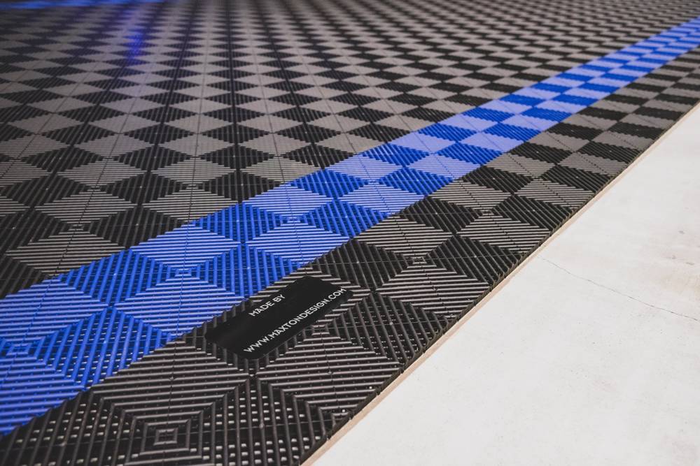 Modular "MAXTON Floor"- Corner Edge Tile (Male Pegs)